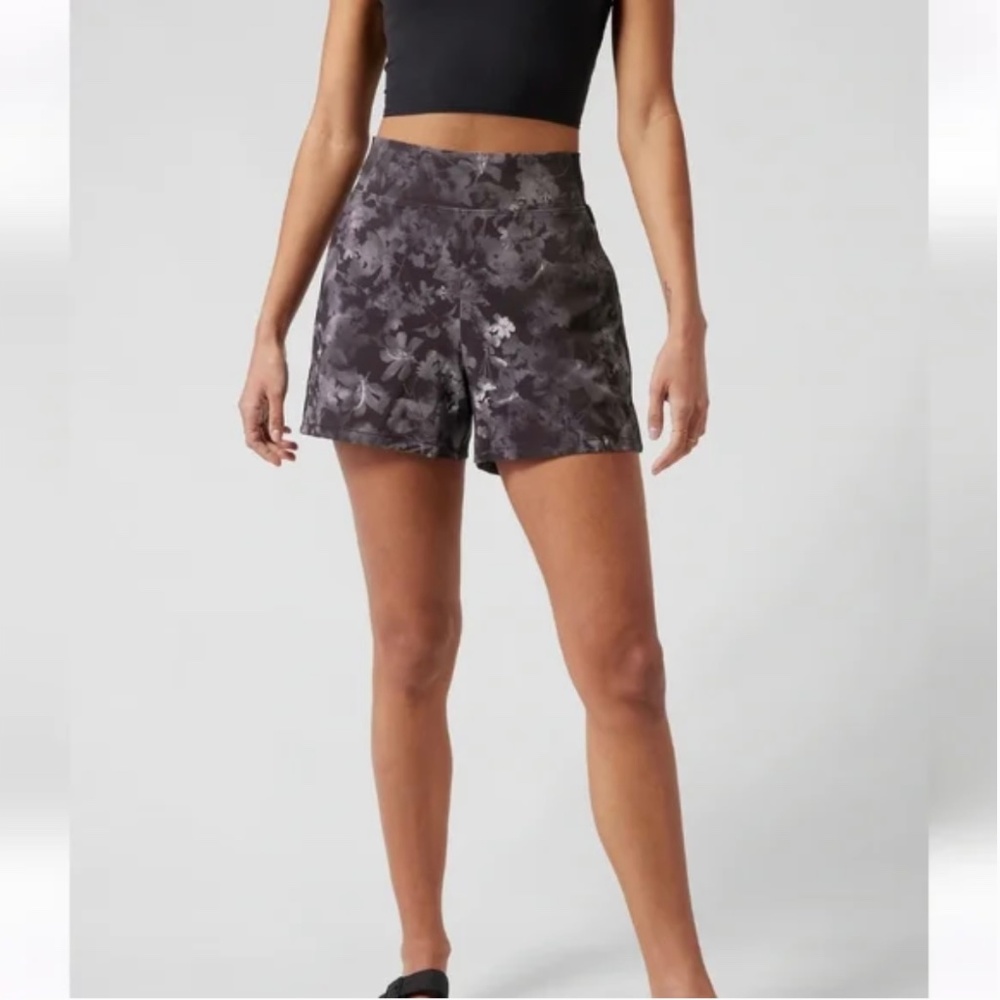 Athleta Sz 8 Brooklyn floral print shorts